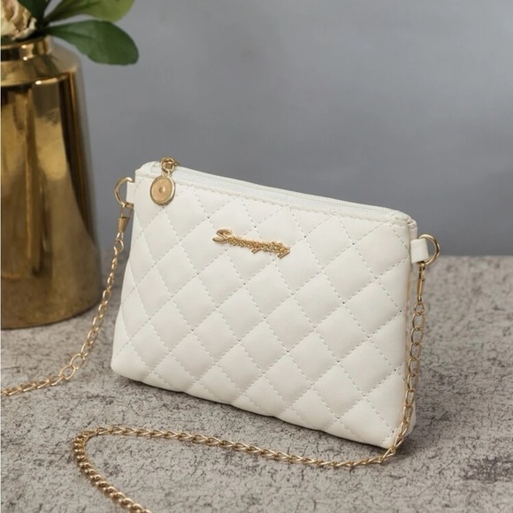 ⚠️Clearance White Quilted Gold Chain Crossbody Bag - Picture 2 of 5